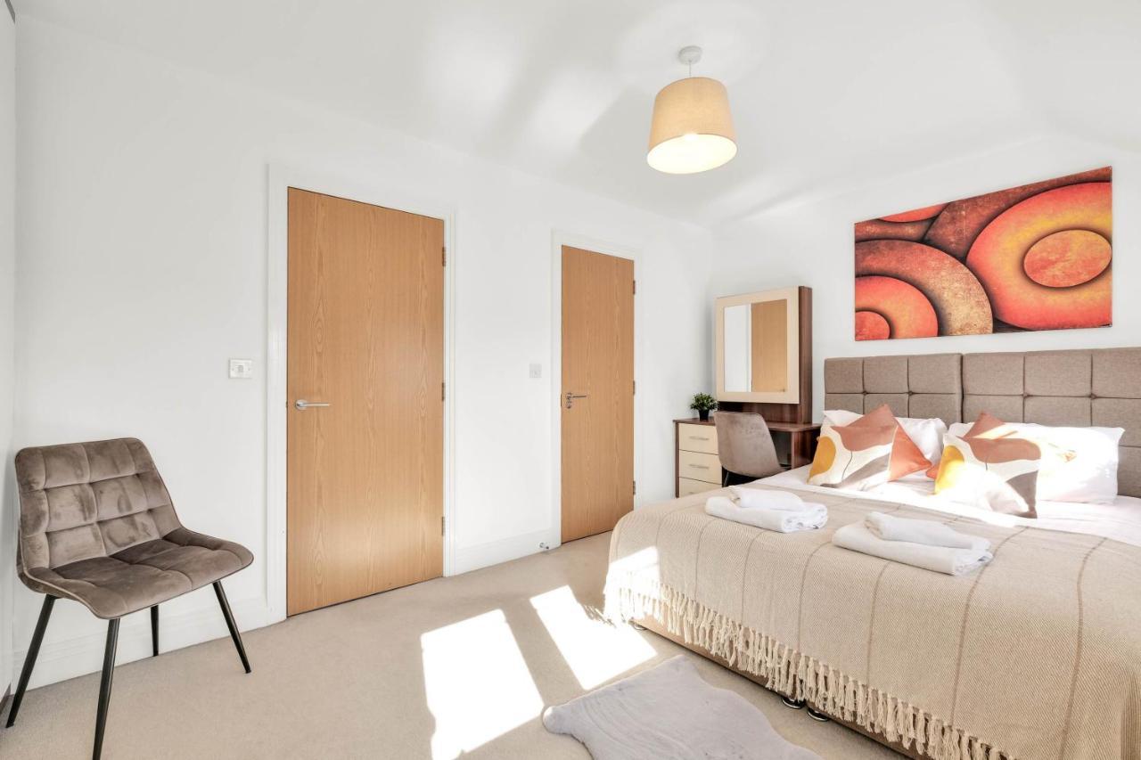 Foxherne 5Bdr 3Ba Serviced House With Parking - Slough By 360Stays Экстерьер фото